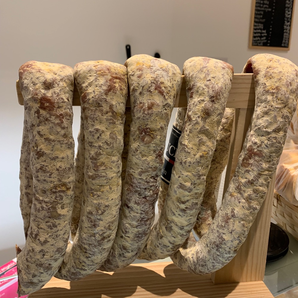 Bonsoir , Nouvelle Charcuterie À Venir Déguster 